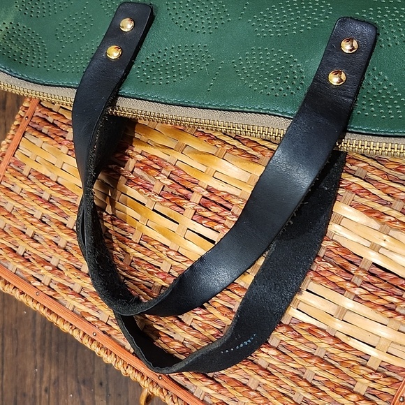 Orla Kiely Sixties Stem Punched Leather Juniper Shoulder Bag - Picture 4 of 12